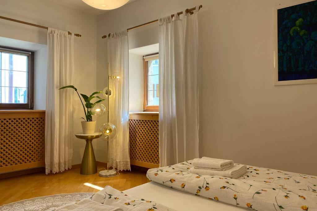 Grosse Wohnung Mit Garagenparkplatz Фіє Екстер'єр фото